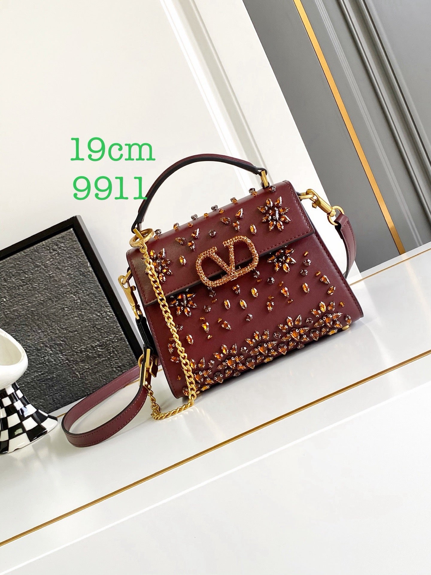 V-SLING Handcrafted Pompom Bag | 9911 MTX