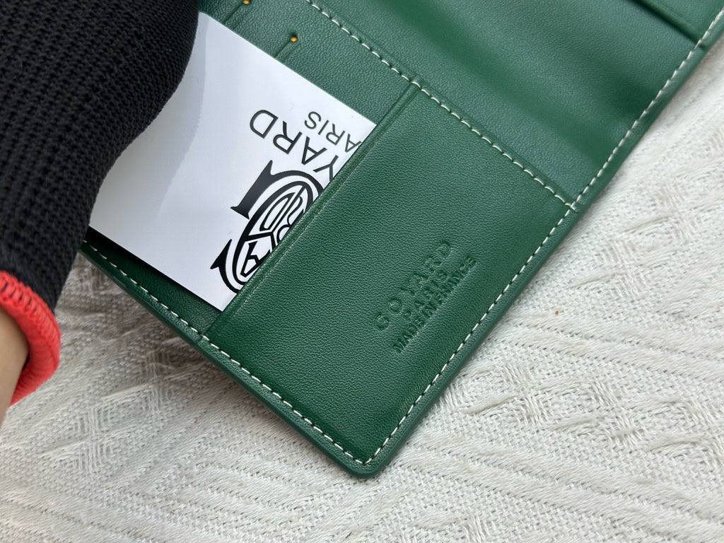 Premium Passport Holder – Timeless Travel Companion