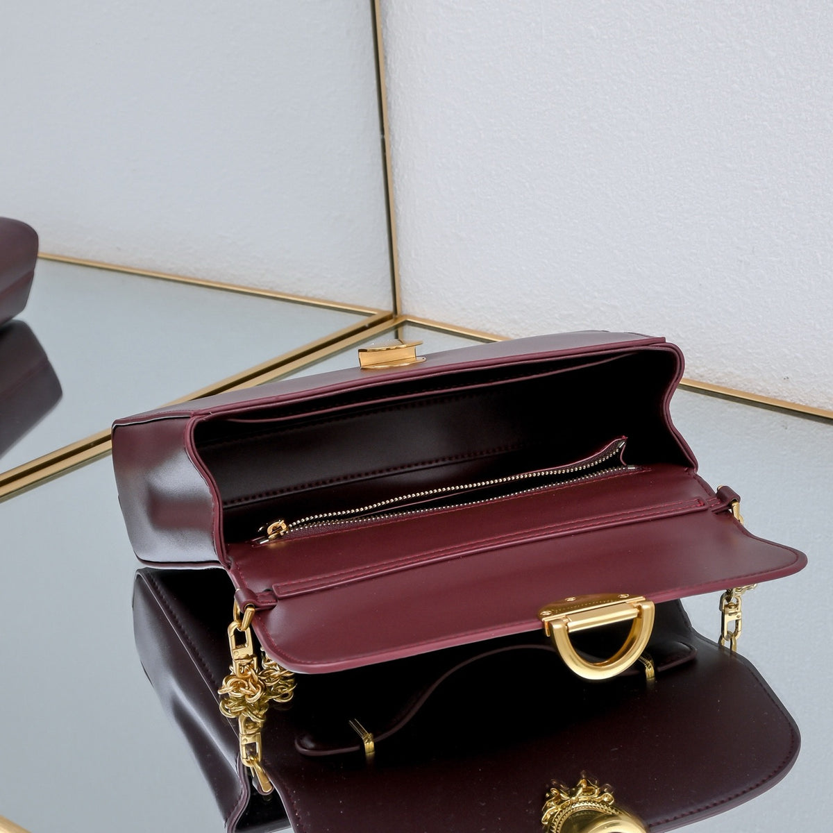 Medaillon Crossbody Bag | French Oval Design