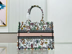 D Book Tote ( WHITE FLORAL)