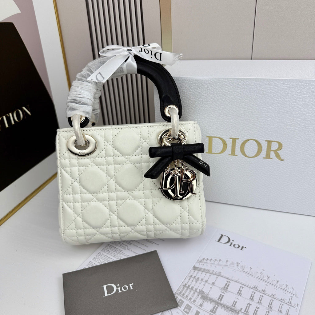 Classic Lady Bow Top-Handle Bag 26ss