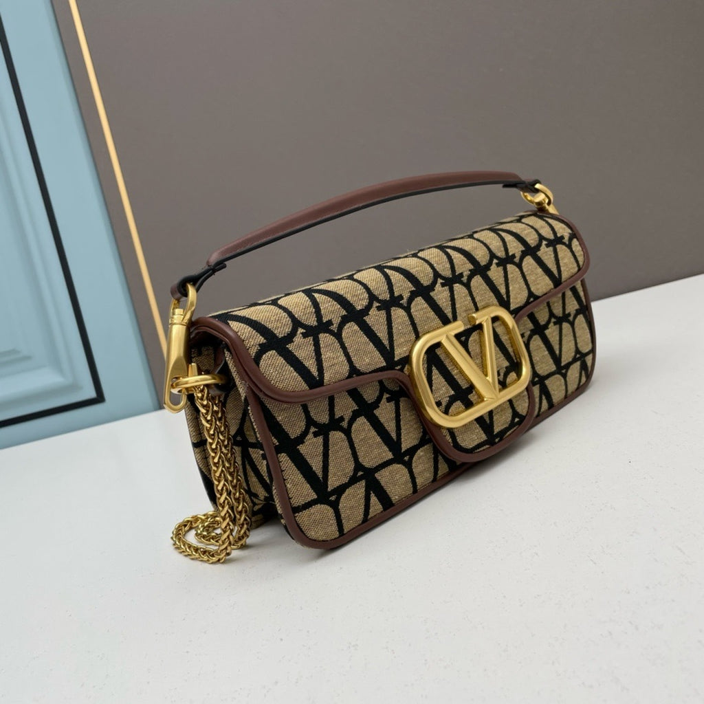 💗 V Signature Locò Calfskin Bag — Large