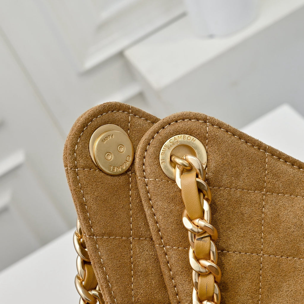Quilted Hobo Bucket Bag — Vintage Black &amp; Gold