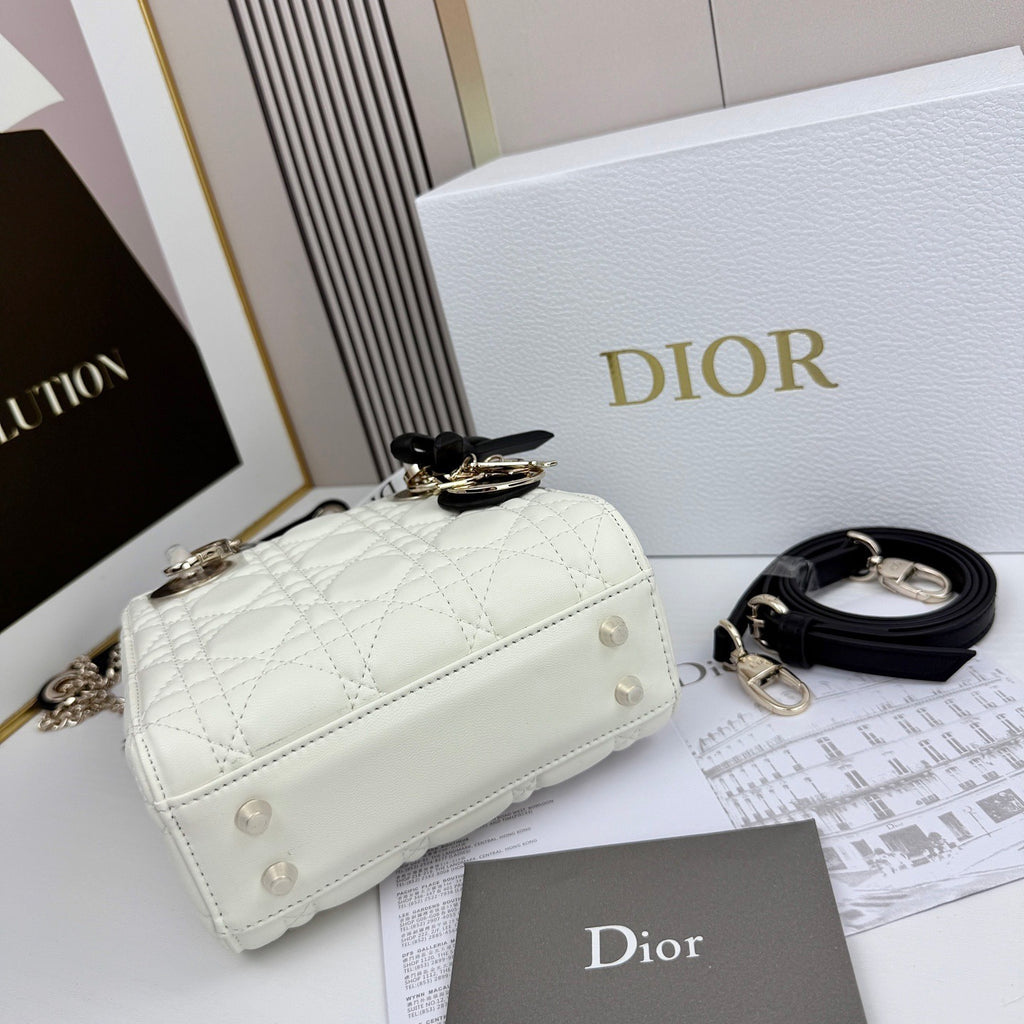 Classic Lady Bow Top-Handle Bag 26ss