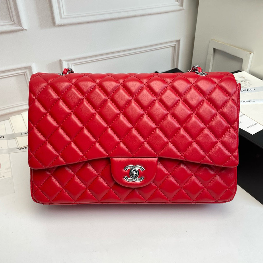 Maxi Quilted Flap Bag in Lambskin — 33cm