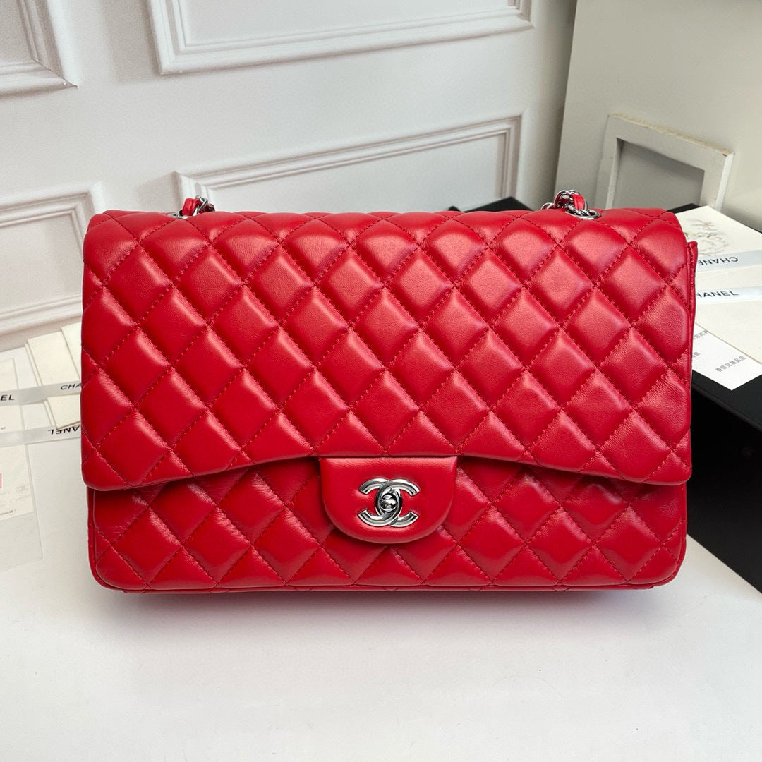 Maxi Quilted Flap Bag in Lambskin — 33cm
