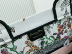 D Book Tote ( WHITE FLORAL)