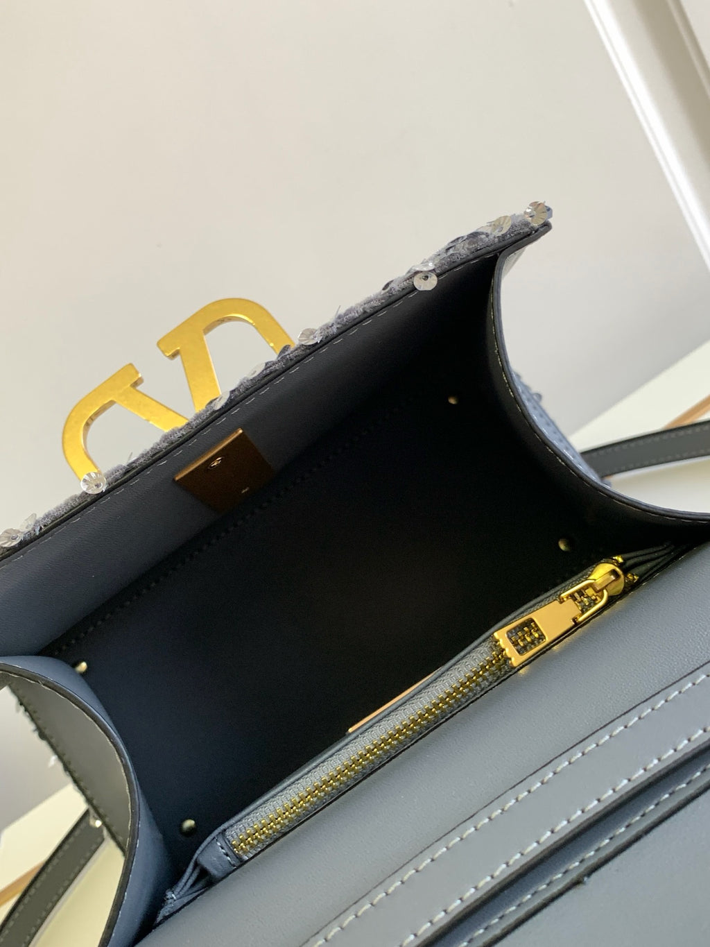 V-SLING 3D Embroidered Sequin Bag | 9866 MTX