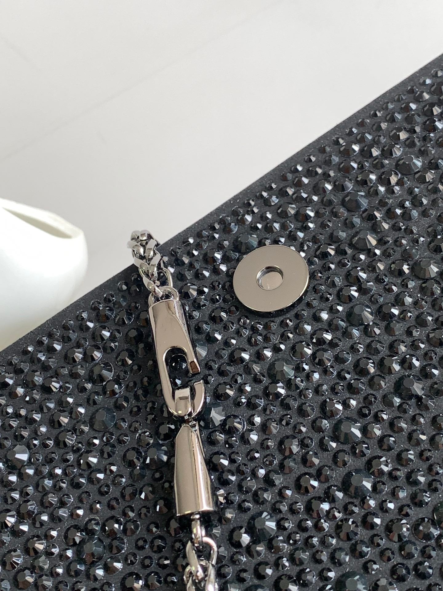 💎 V Signature Locò Crystal Mini Bag