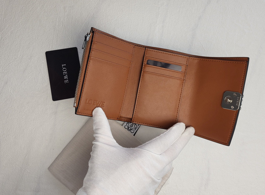 Meticulously Crafted L*o*ew*e Pebble Grain Calf Wallet