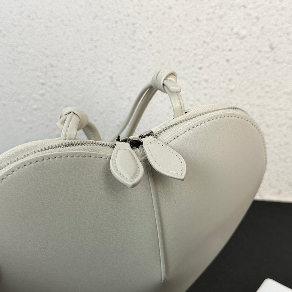 Heart-Shaped Crossbody Bag – Elegant &amp; Practical Statement Piece