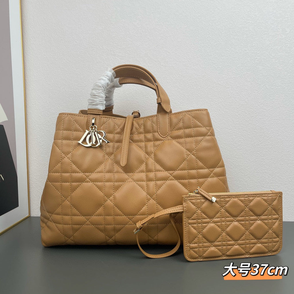 D Travel in Style with the Toujours Bag