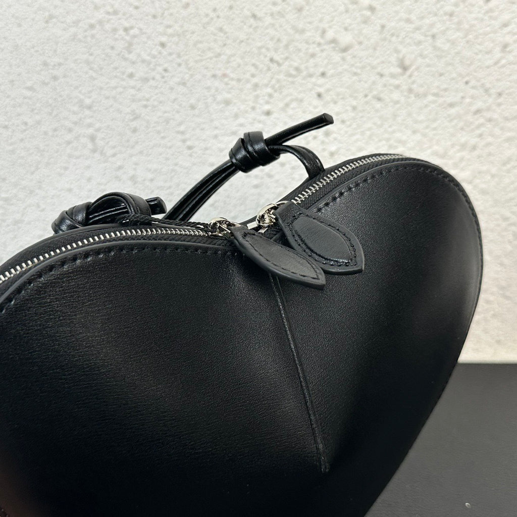 Heart-Shaped Crossbody Bag – Elegant &amp; Practical Statement Piece