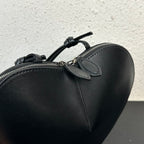 Heart-Shaped Crossbody Bag – Elegant &amp; Practical Statement Piece
