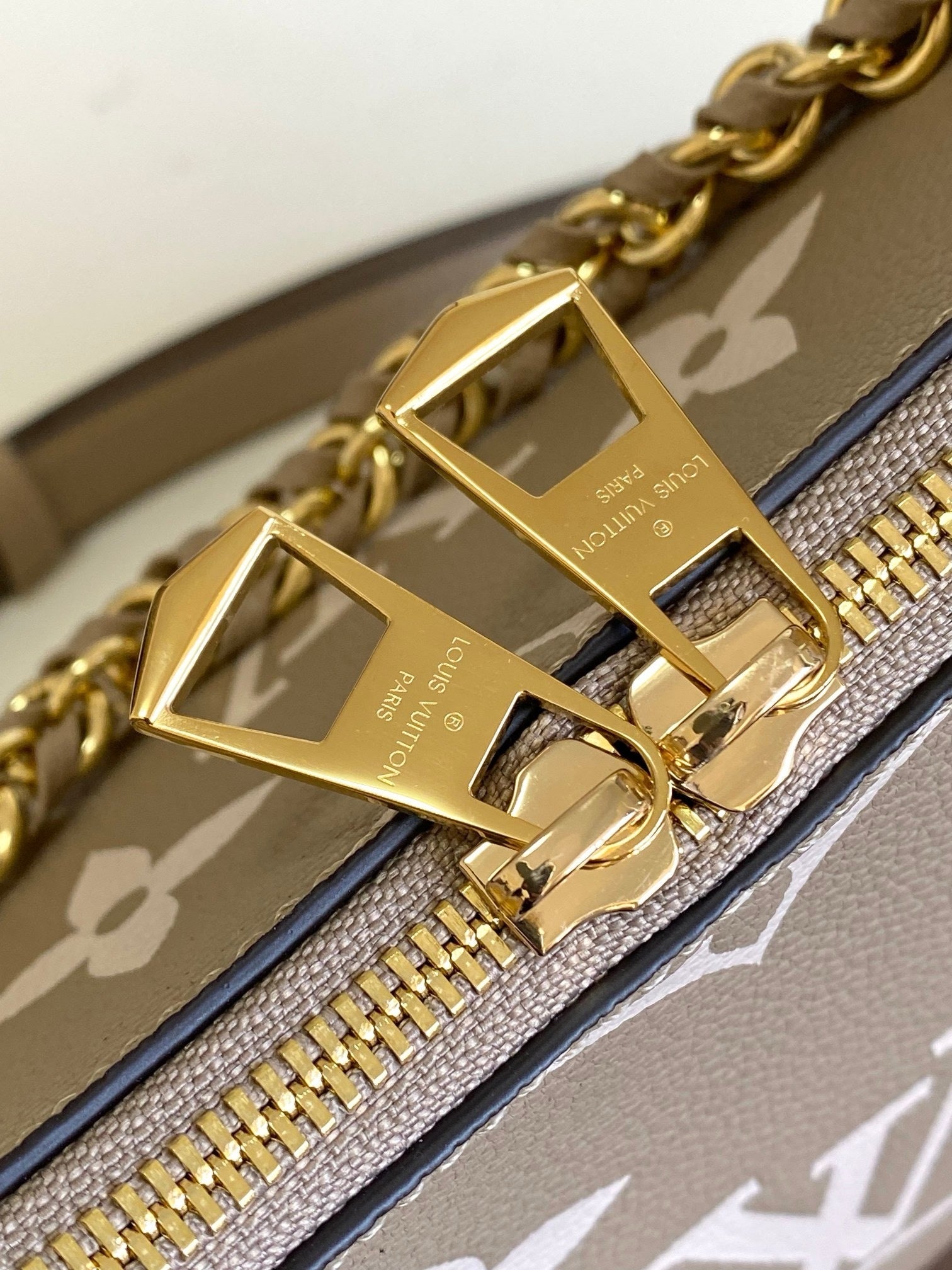 Embossed Leather Shoulder Bag (Premium Quality)