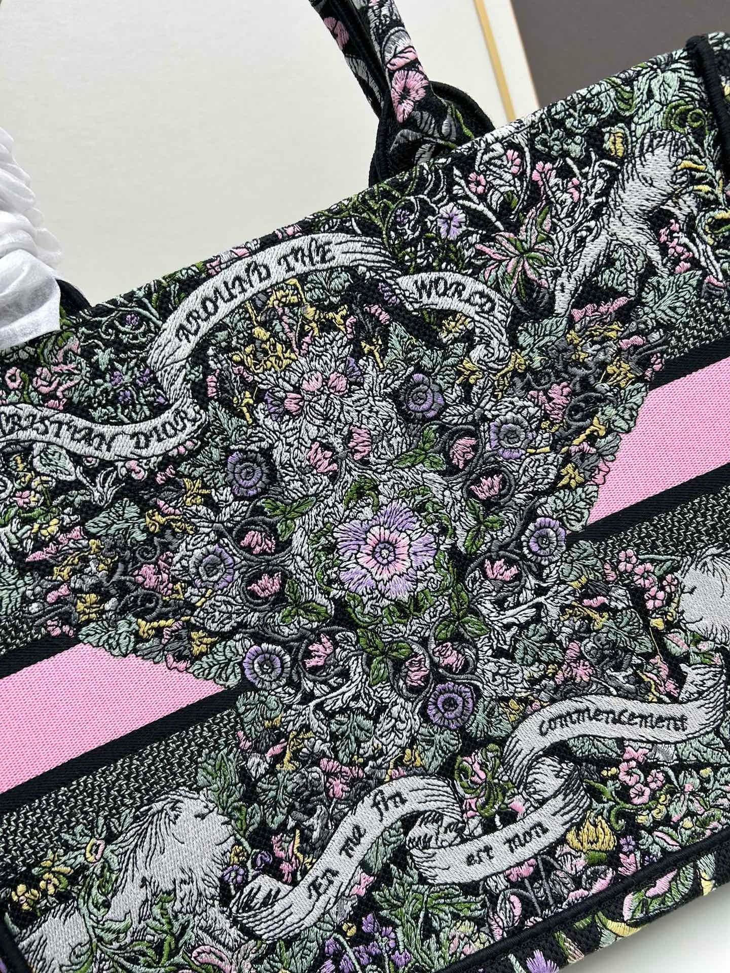 Art-Inspired Embroidered Tote Book