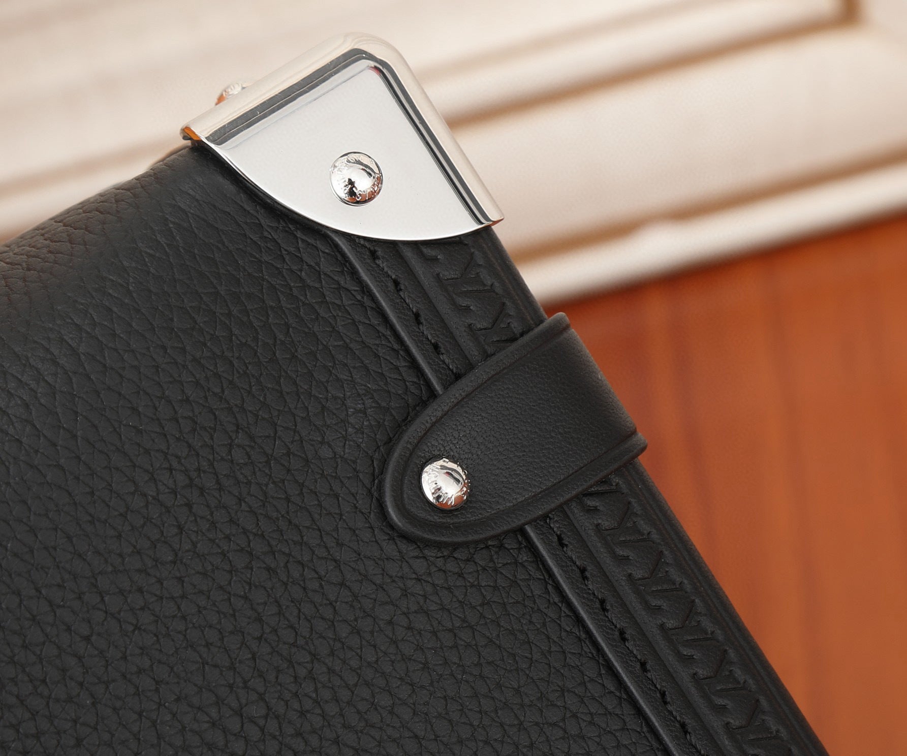 Side Trunk Medium Handbag (Premium Quality)