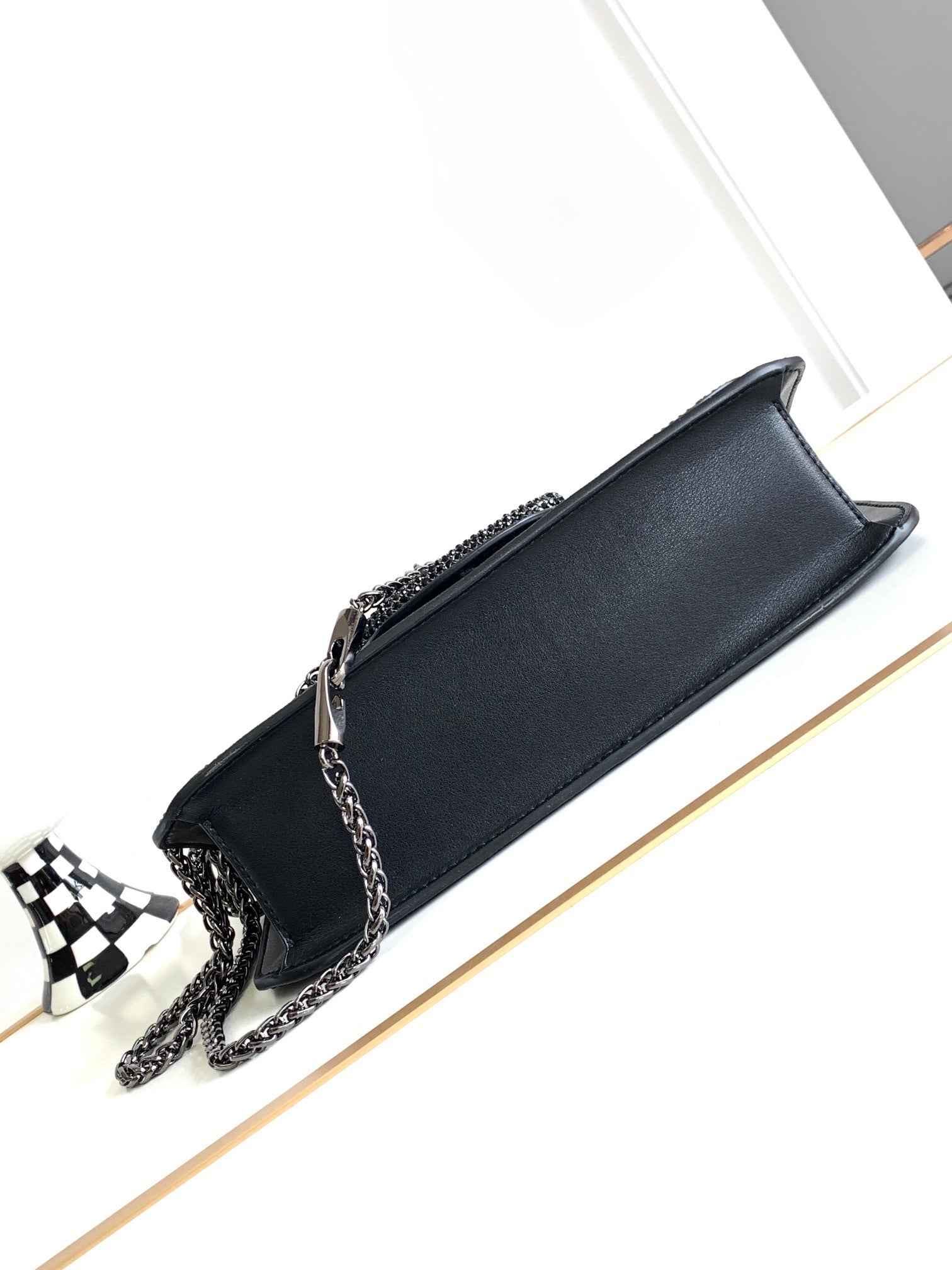 💎 V Signature Locò Crystal Mini Bag