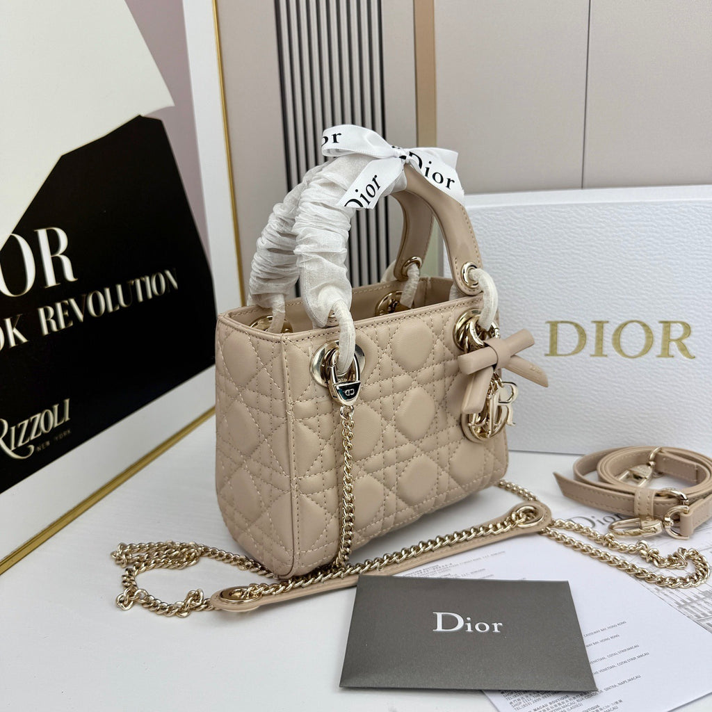 Classic Lady Bow Top-Handle Bag 26ss