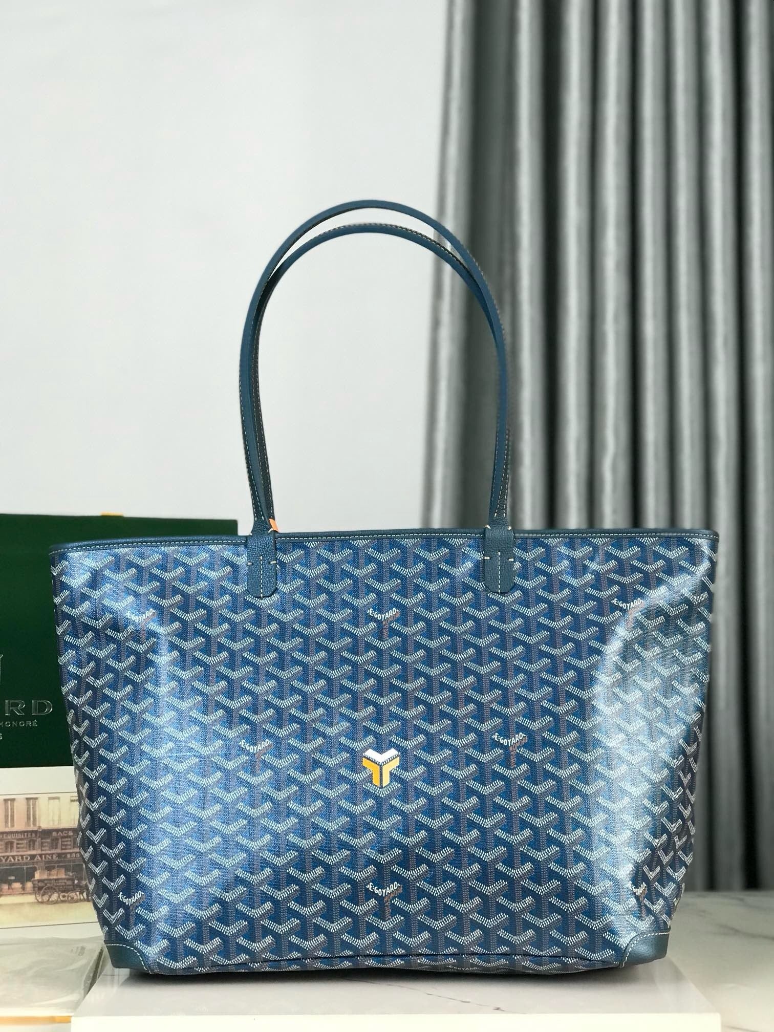 Goy Premium Zipper Tote — MM Size