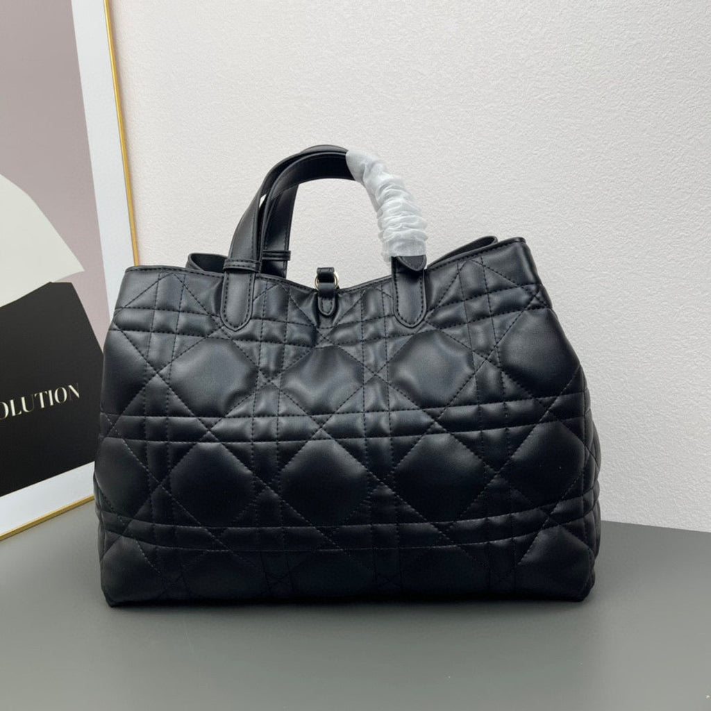 D Travel in Style with the Toujours Bag