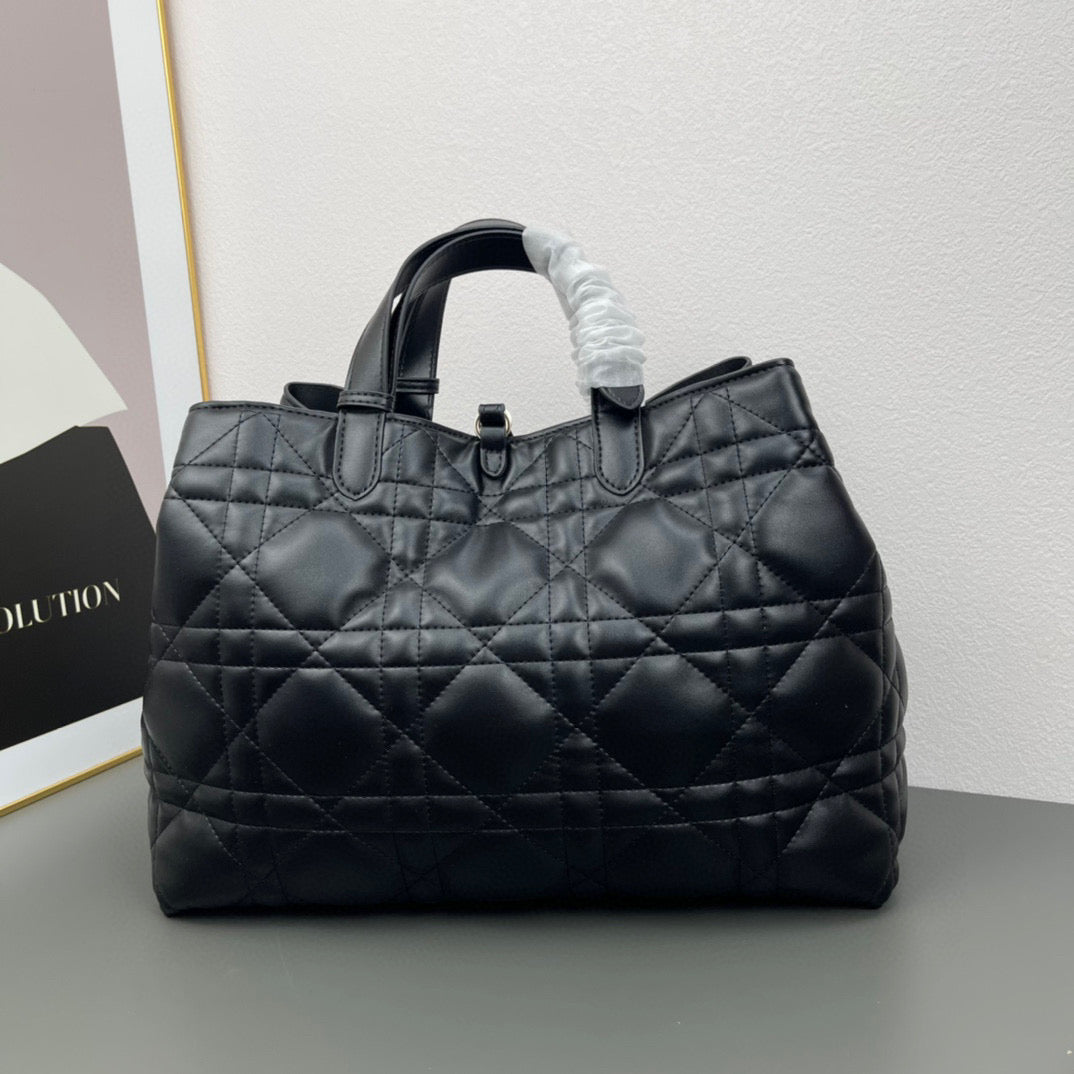 D Travel in Style with the Toujours Bag