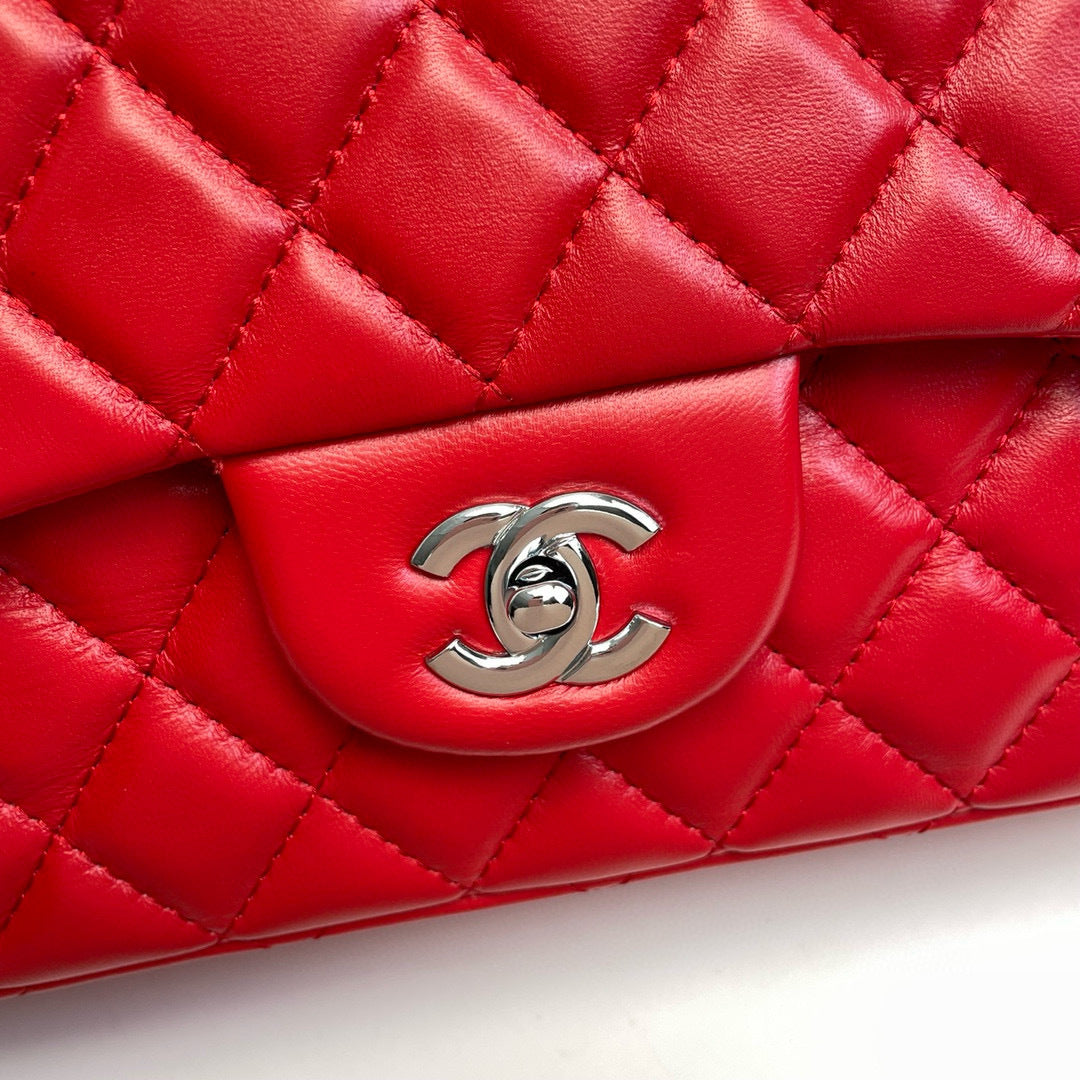 Maxi Quilted Flap Bag in Lambskin — 33cm
