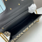 💗 V Signature Locò Calfskin Bag — Large