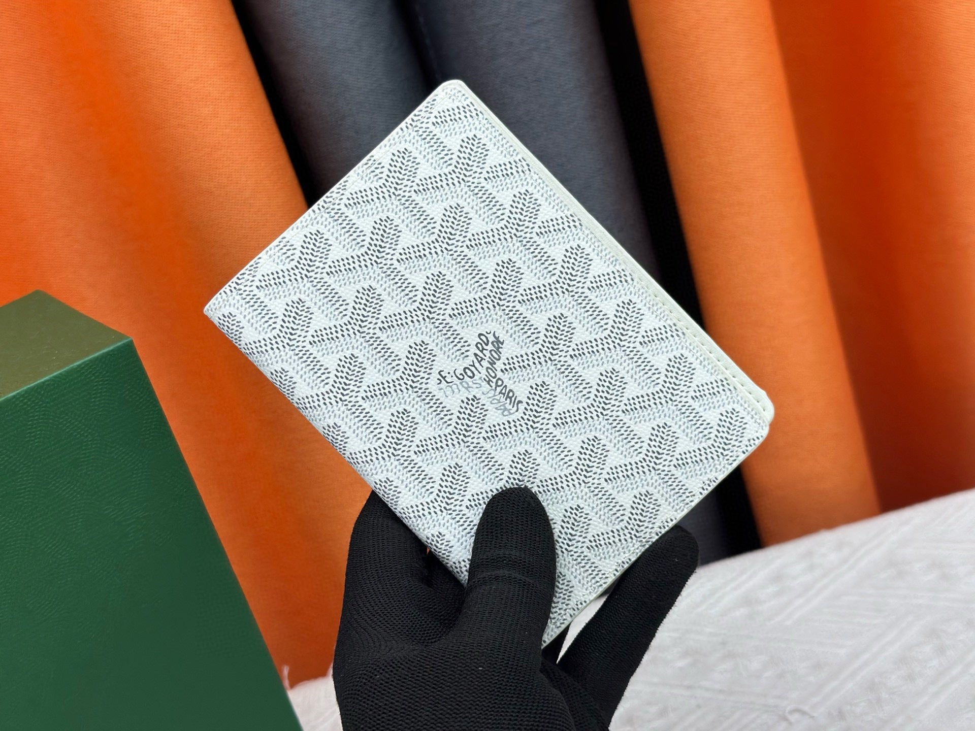 Premium Passport Holder – Timeless Travel Companion