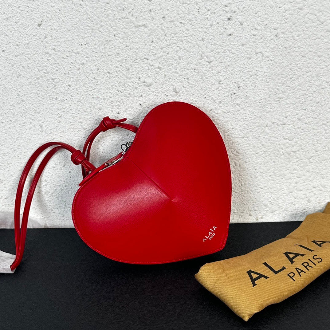Heart-Shaped Crossbody Bag – Elegant &amp; Practical Statement Piece
