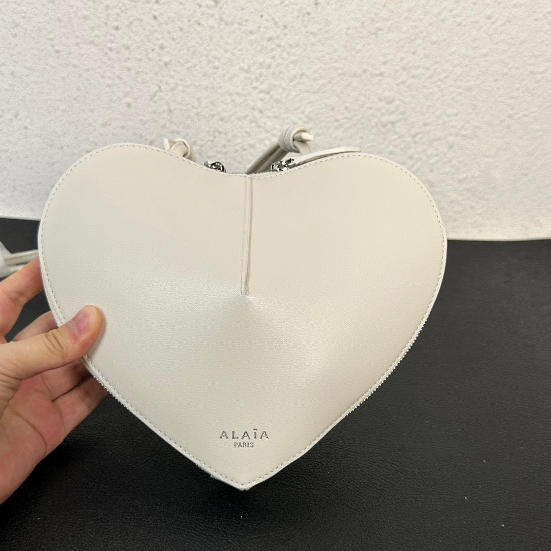 Heart-Shaped Crossbody Bag – Elegant &amp; Practical Statement Piece