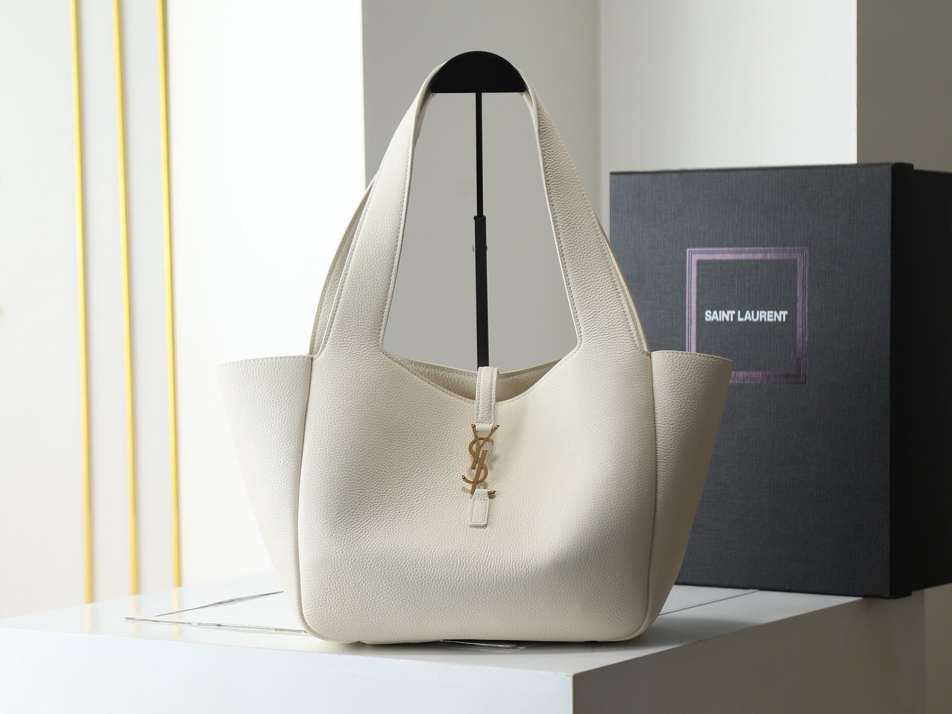 Bea Small Hobo Tote | 779029 | Premium Quality