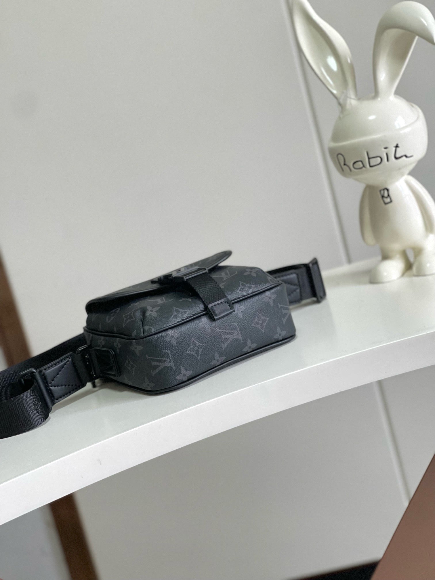 Premium Messenger Bag – Versatile & Stylish