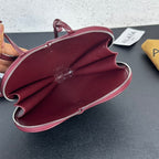 Heart-Shaped Crossbody Bag – Elegant &amp; Practical Statement Piece