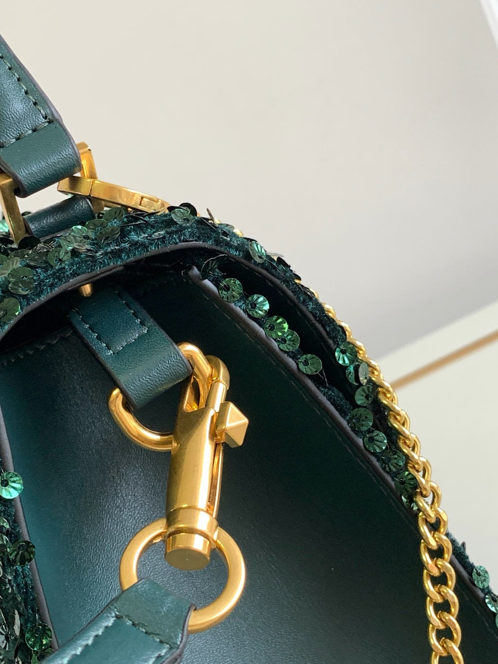 V-SLING 3D Embroidered Sequin Bag | 9866 MTX