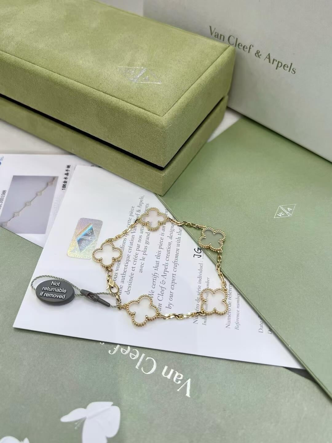 VC-Shaped Carnelian Five-Petal Bracelet