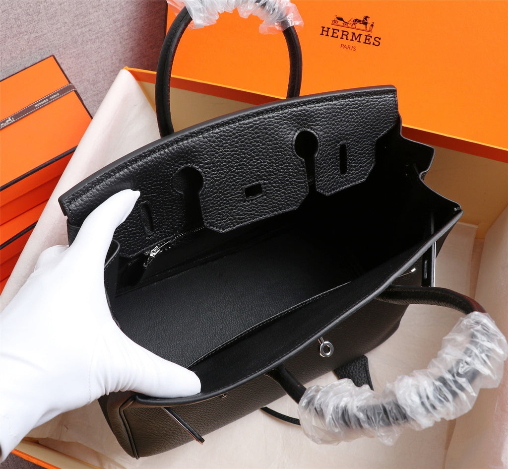 Elegant Togo-Textured Leather Handbag – Premium Craftsmanship