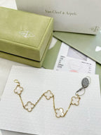 VC-Shaped Carnelian Five-Petal Bracelet