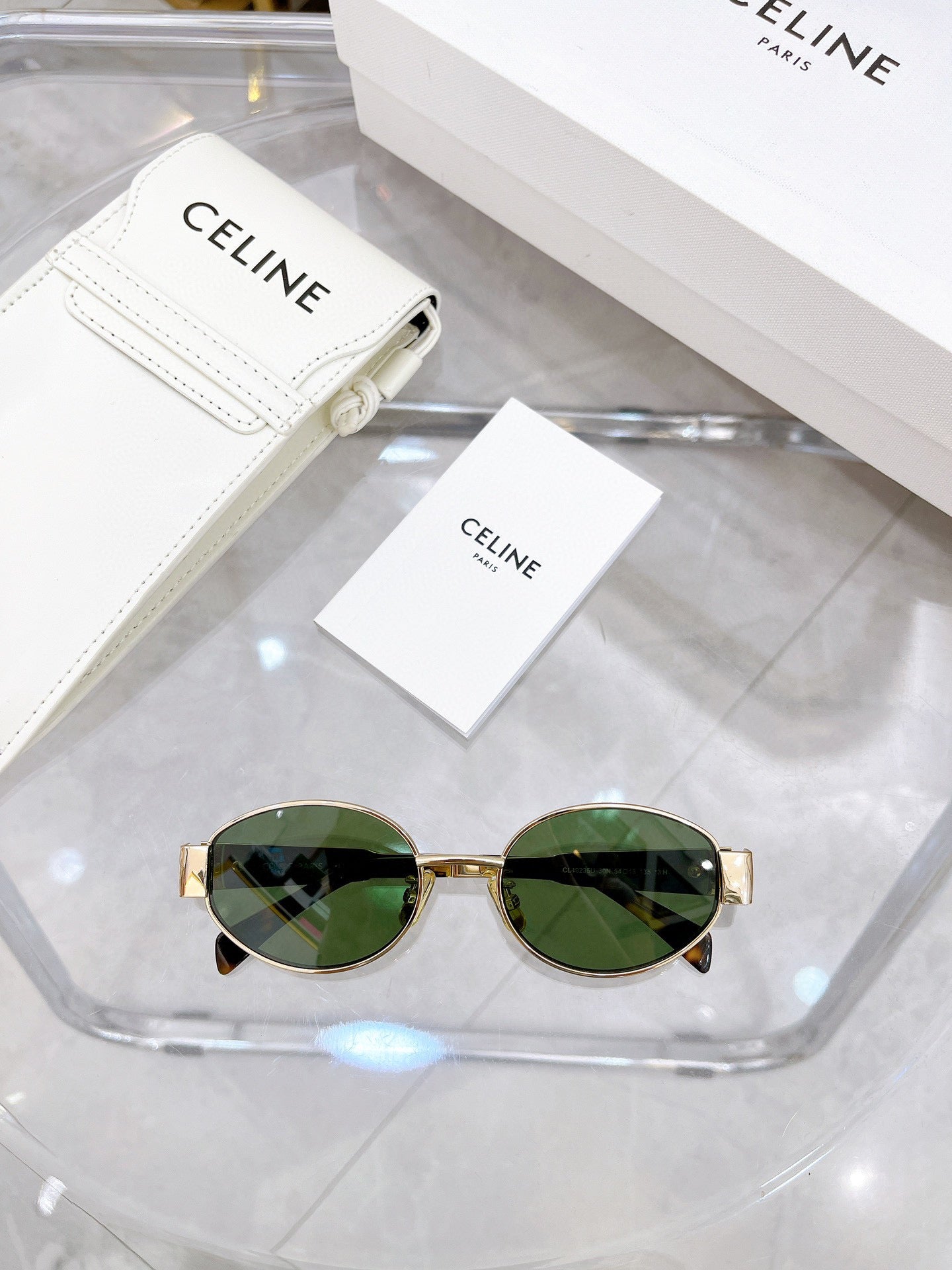 Stylish Sunglasses – Model CL40235U 🕶️