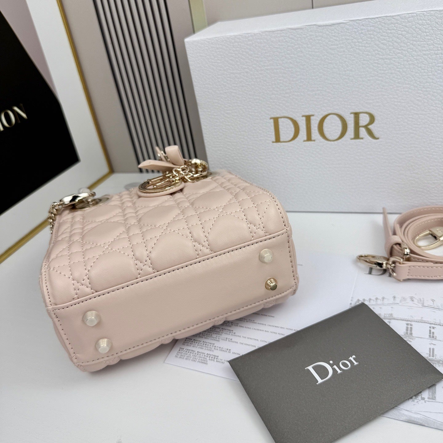 Classic Lady Bow Top-Handle Bag 26ss