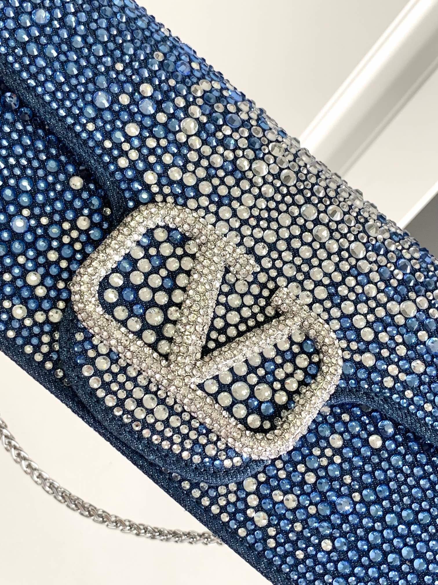 💎 V Signature Locò Crystal Mini Bag