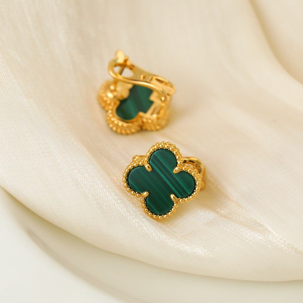 Clover Medium Stud Earrings