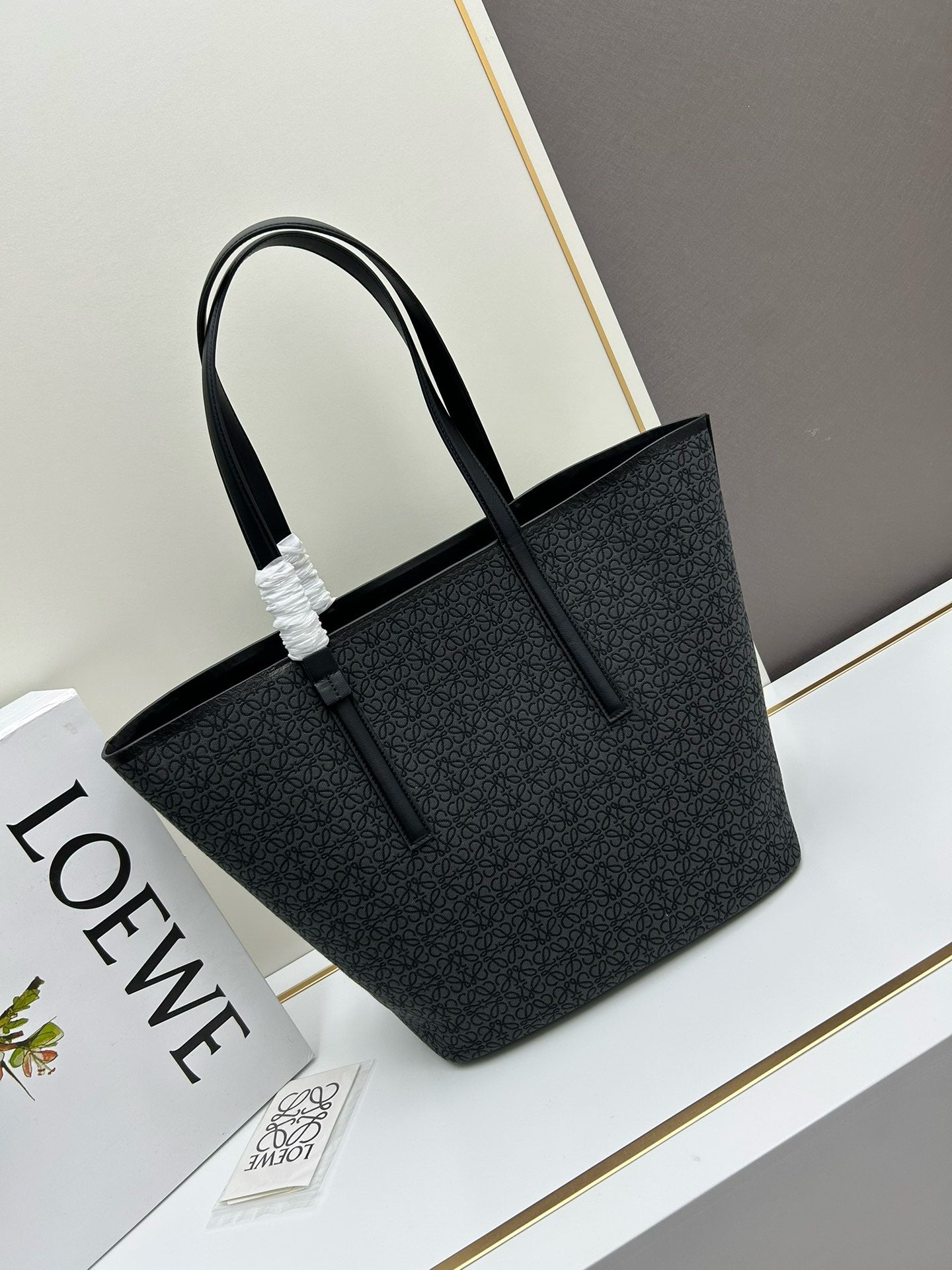 Oversized Embroidered Jacquard Tote – Everyday Carryall Bag (Premium Quality )