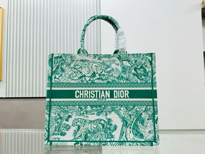 D*i0r Book Tote