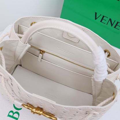 Timeless Elegance: Introducing B**V And*iamo Handbag