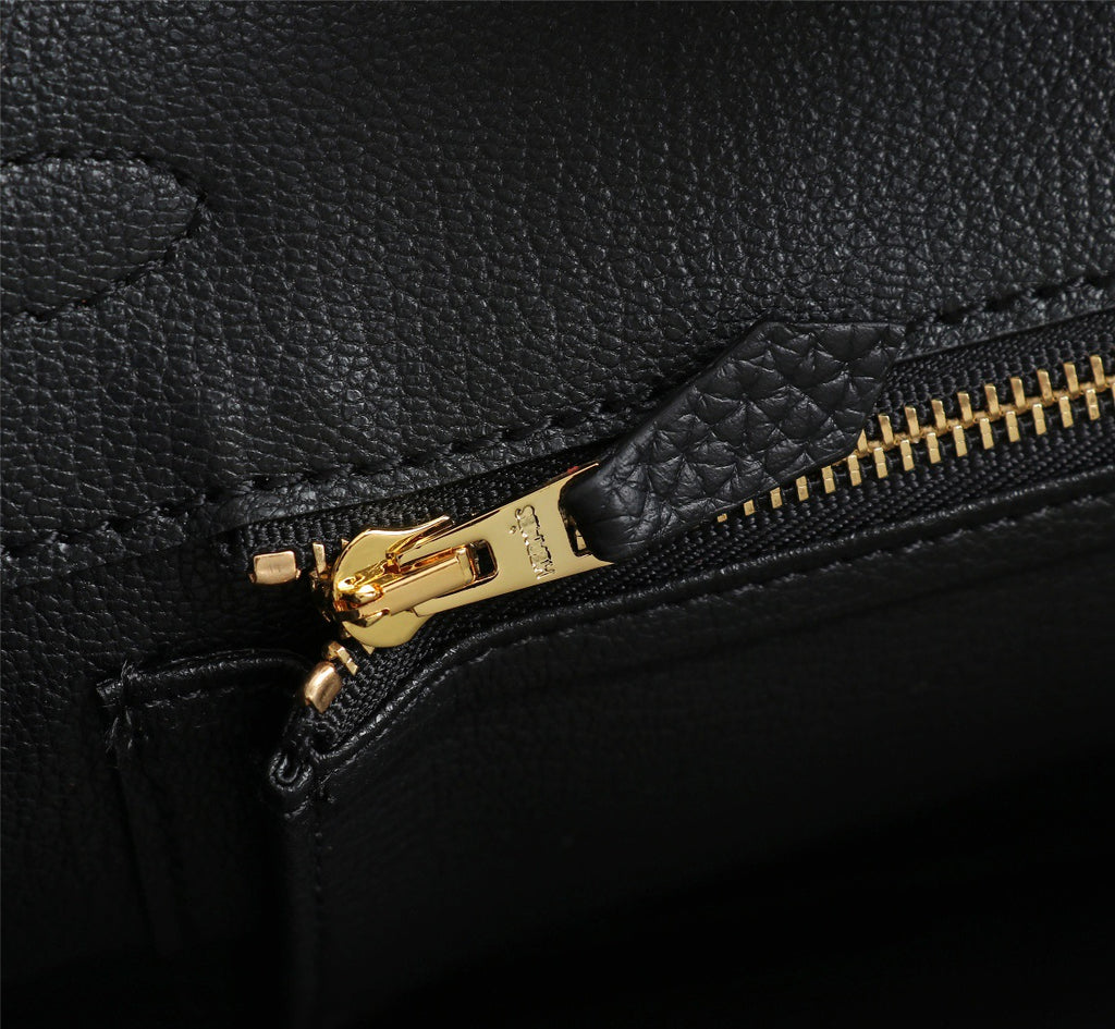 Elegant Togo-Textured Leather Handbag – Premium Craftsmanship