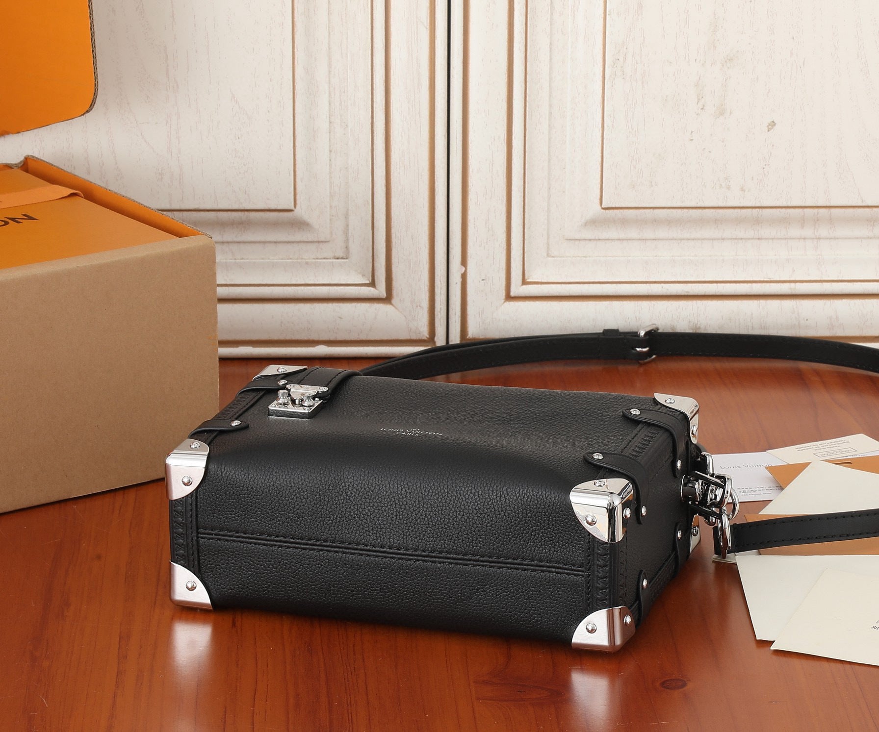 Side Trunk Medium Handbag (Premium Quality)