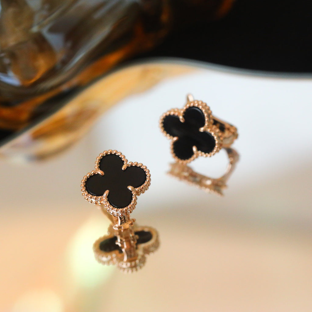Clover Medium Stud Earrings