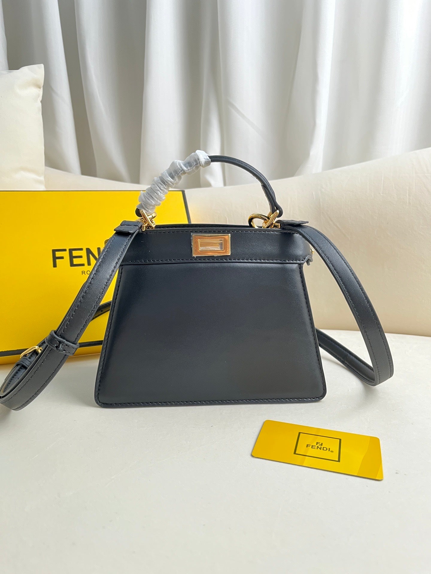 Peekaboo ISeeU Petite – Black (Petite)