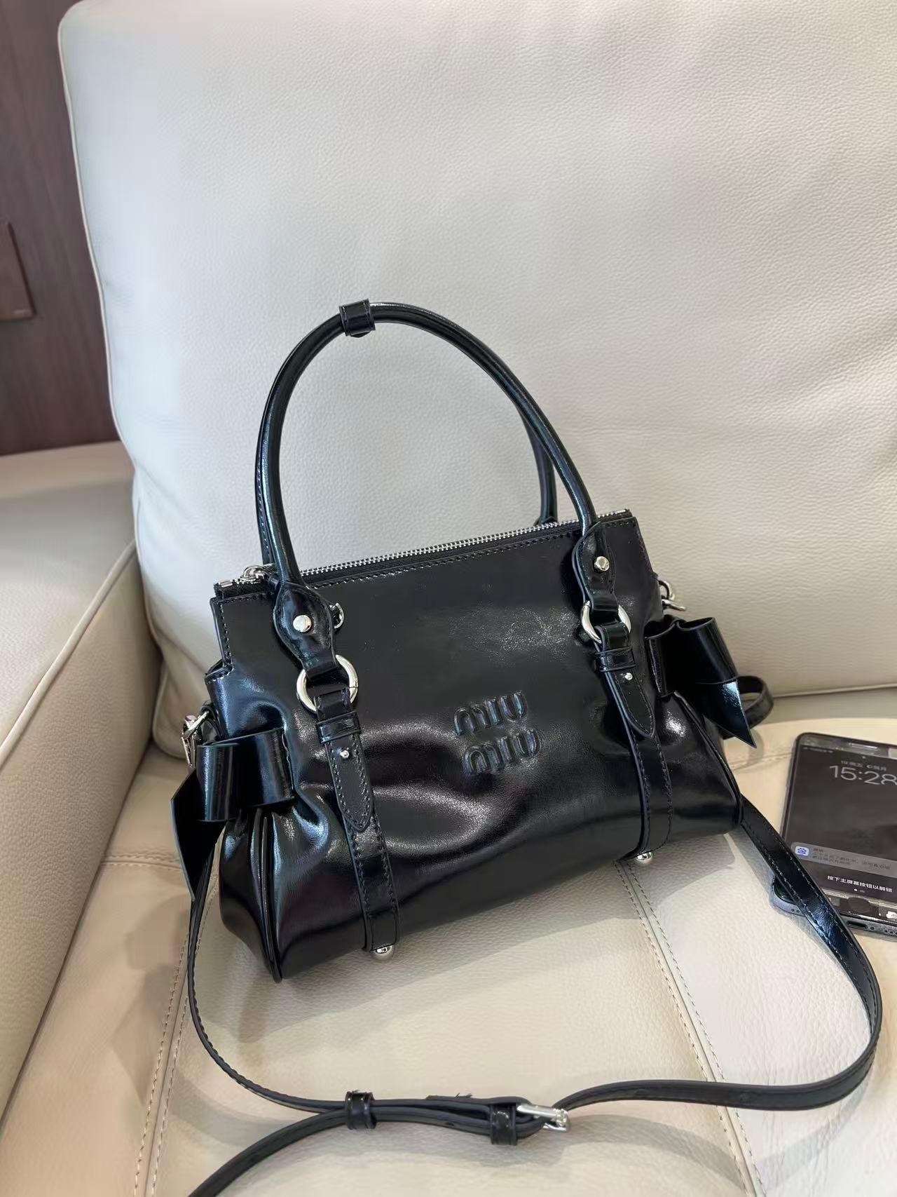 Bow Biker Bag